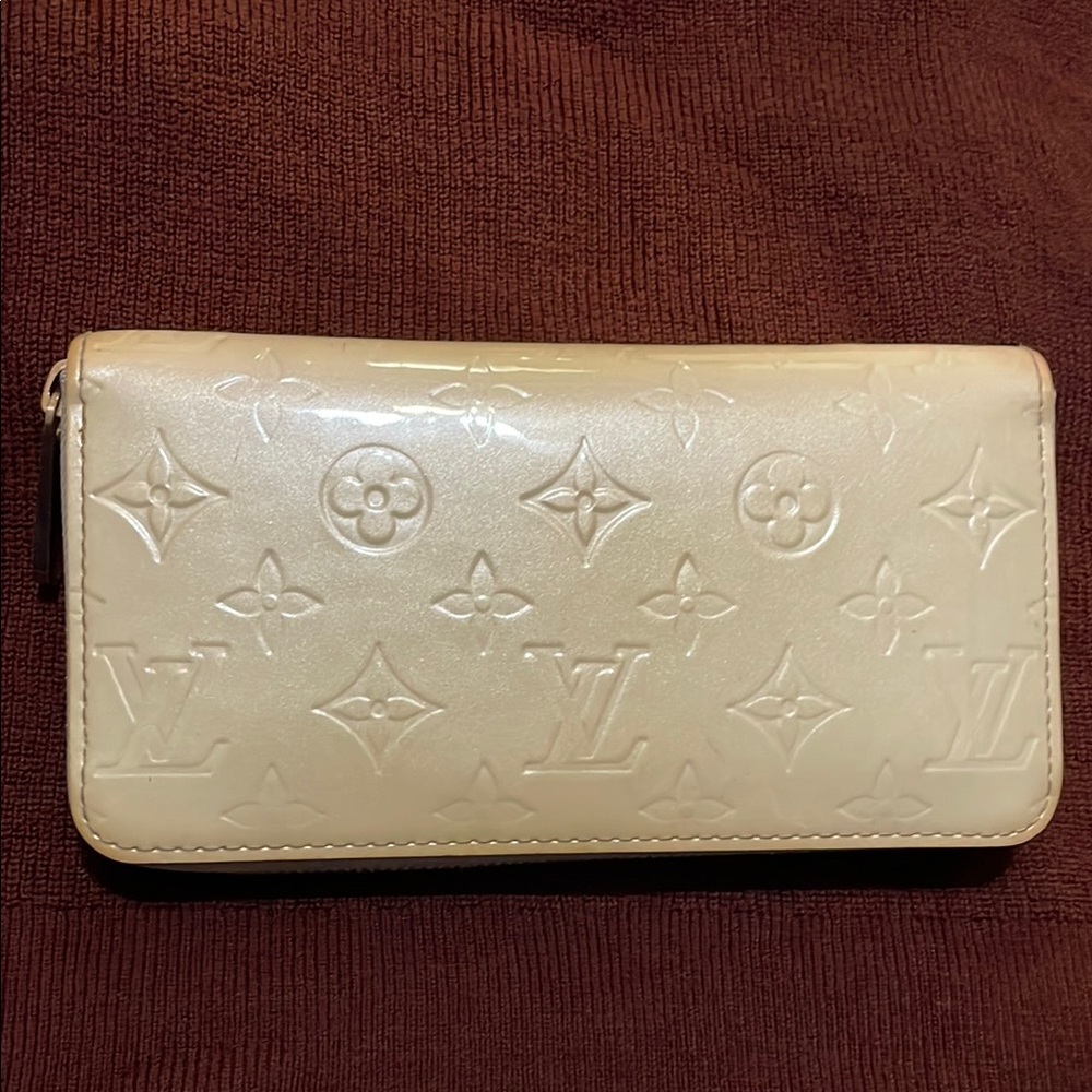 Louis Vuitton Vernis Cream Long Zippy Wallet